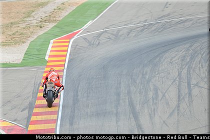 moto2_bradl_017_espagne_aragon_2011.jpg