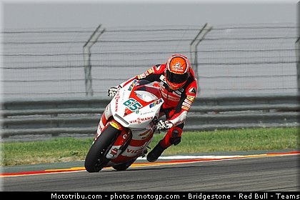 moto2_bradl_019_espagne_aragon_2011.jpg