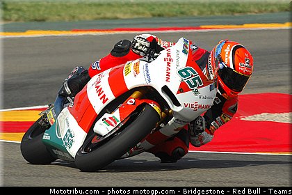 moto2_bradl_020_espagne_aragon_2011.jpg