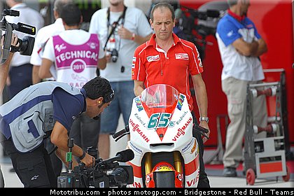 moto2_bradl_022_espagne_aragon_2011.jpg