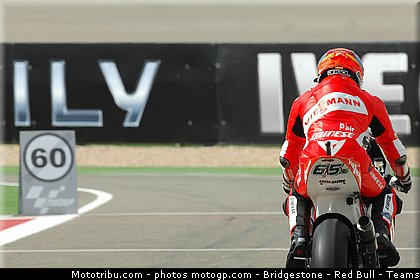 moto2_bradl_023_espagne_aragon_2011.jpg