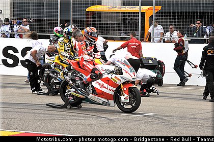 moto2_bradl_028_espagne_aragon_2011.jpg