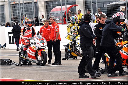 moto2_bradl_029_espagne_aragon_2011.jpg