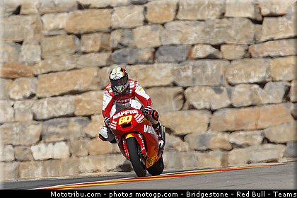 moto2_simon_002_espagne_aragon_2011.jpg
