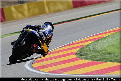 moto2_smith_001_espagne_aragon_2011.jpg