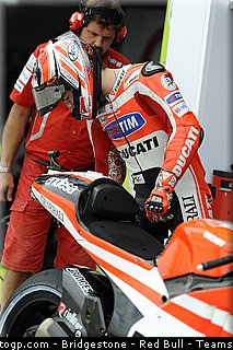 motogp_bridgestone_012_espagne_aragon_2011.jpg