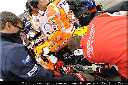 motogp_bridgestone_062_espagne_aragon_2011.jpg
