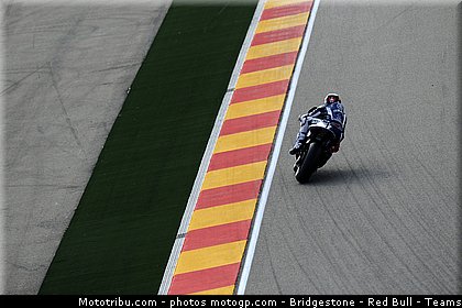 motogp_lorenzo_013_espagne_aragon_2011.jpg