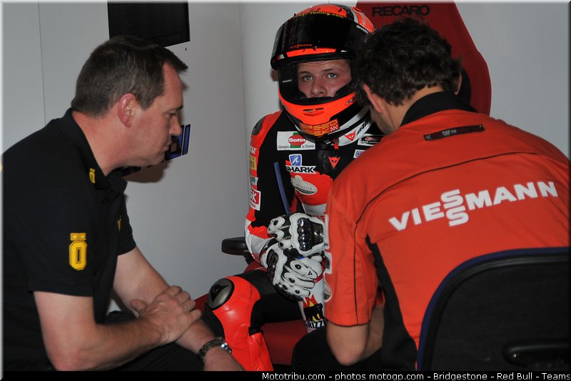 moto2_bradl_007_japon_motegi_2011