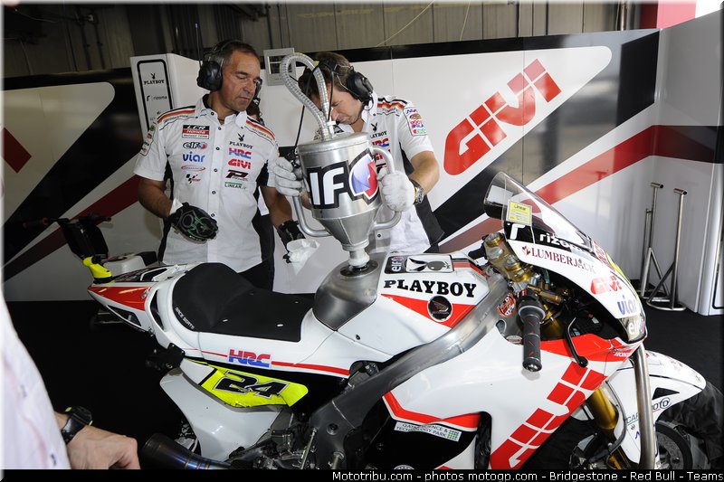 motogp_lcr_007_japon_motegi_2011