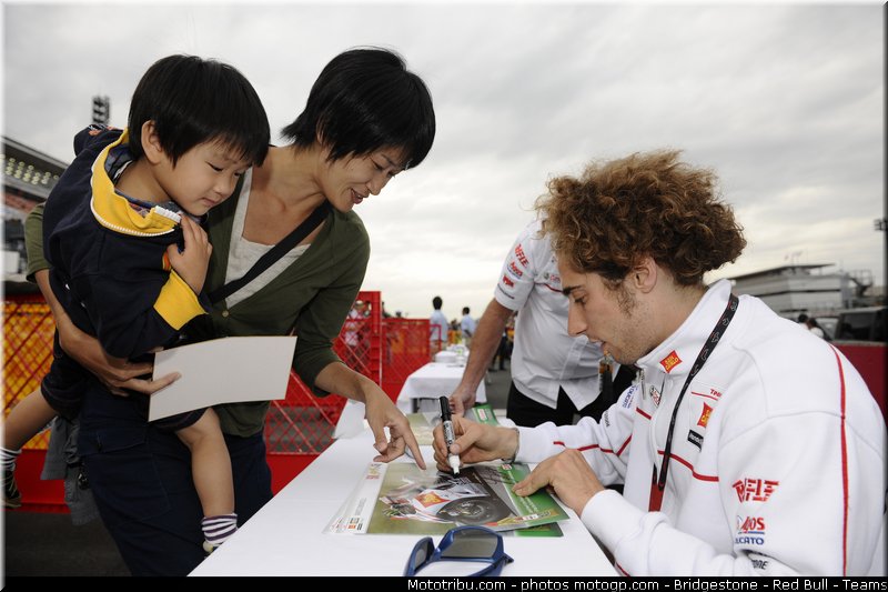 motogp_simoncelli_042_japon_motegi_2011