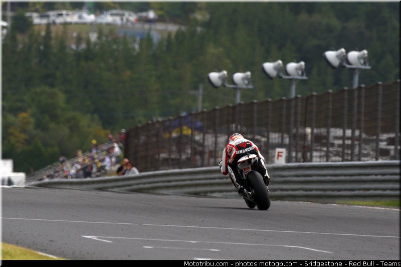 motogp_simoncelli_061_japon_motegi_2011