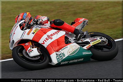 moto2_bradl_001_japon_motegi_2011.jpg