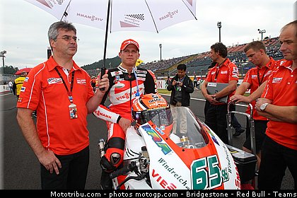 moto2_bradl_004_japon_motegi_2011.jpg