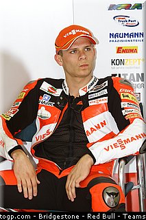 moto2_bradl_008_japon_motegi_2011.jpg