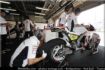 motogp_akyioshi_003_japon_motegi_2011.jpg