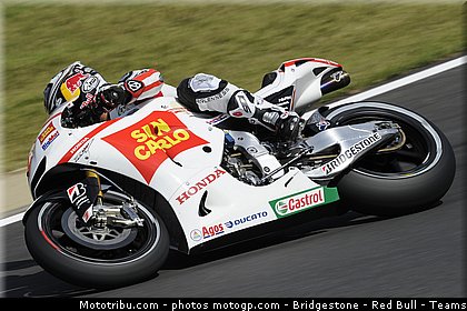 motogp_aoyama_003_japon_motegi_2011.jpg