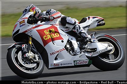 motogp_aoyama_013_japon_motegi_2011.jpg