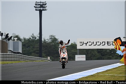 motogp_aoyama_026_japon_motegi_2011.jpg