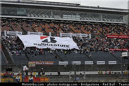 motogp_bridgestone_002_japon_motegi_2011.jpg