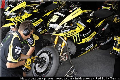motogp_crutchlow_015_japon_motegi_2011.jpg