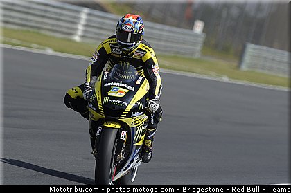 motogp_edwards_007_japon_motegi_2011.jpg