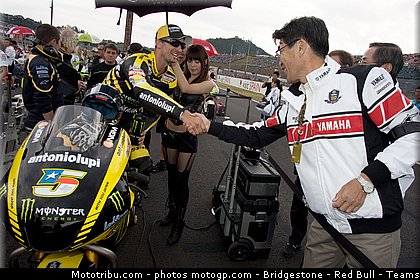 motogp_edwards_015_japon_motegi_2011.jpg