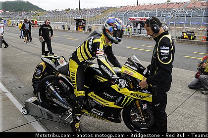 motogp_edwards_017_japon_motegi_2011.jpg