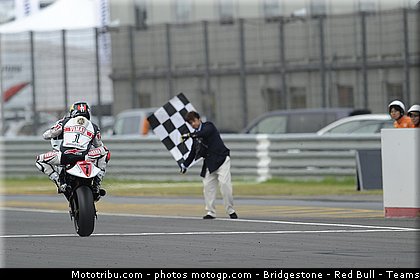 motogp_lorenzo_011_japon_motegi_2011.jpg