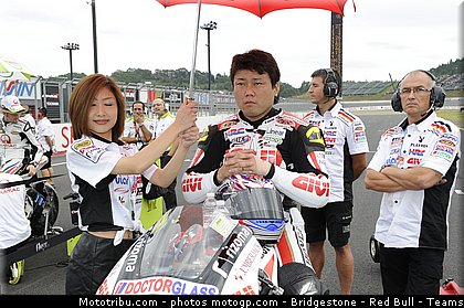 motogp_pitbabe_004_japon_motegi_2011.jpg