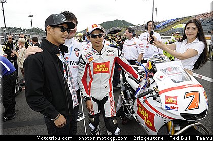 motogp_pitbabe_006_japon_motegi_2011.jpg