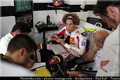 motogp_simoncelli_003_japon_motegi_2011.jpg