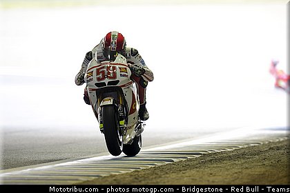motogp_simoncelli_012_japon_motegi_2011.jpg