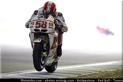 motogp_simoncelli_013_japon_motegi_2011.jpg