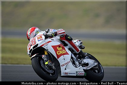 motogp_simoncelli_016_japon_motegi_2011.jpg