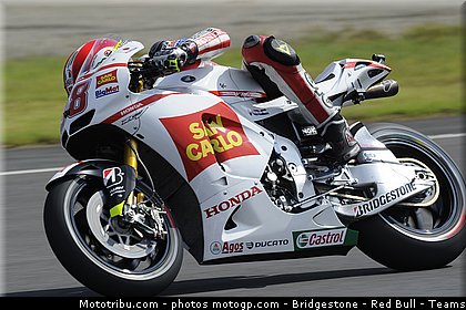 motogp_simoncelli_022_japon_motegi_2011.jpg