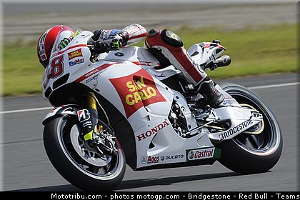 motogp_simoncelli_025_japon_motegi_2011.jpg