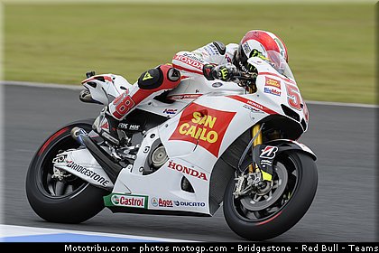 motogp_simoncelli_026_japon_motegi_2011.jpg