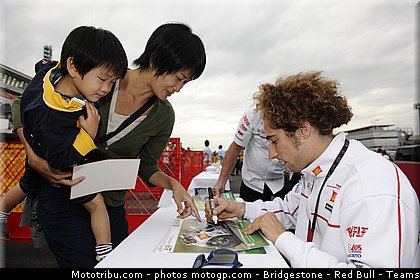 motogp_simoncelli_042_japon_motegi_2011.jpg