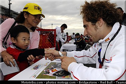 motogp_simoncelli_043_japon_motegi_2011.jpg