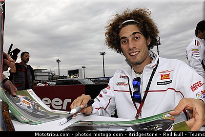 motogp_simoncelli_044_japon_motegi_2011.jpg