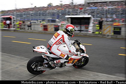 motogp_simoncelli_045_japon_motegi_2011.jpg