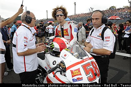 motogp_simoncelli_056_japon_motegi_2011.jpg