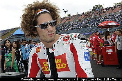 motogp_simoncelli_057_japon_motegi_2011.jpg