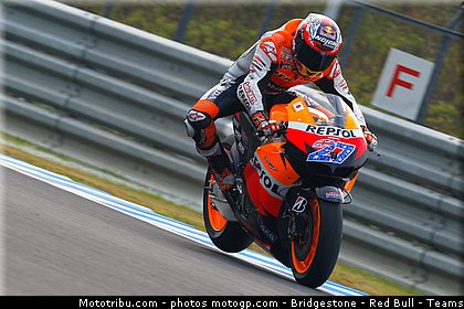 motogp_stoner_014_japon_motegi_2011.jpg