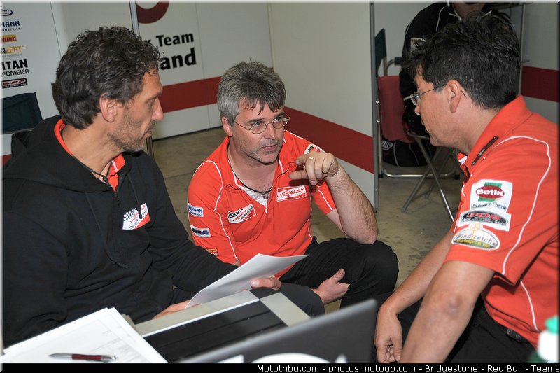 moto2_bradl_001_australie_philip_island_2011