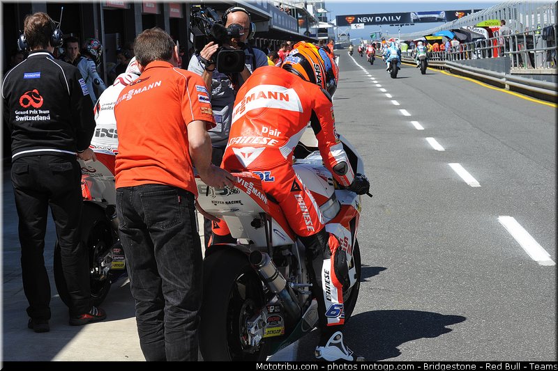 moto2_bradl_003_australie_philip_island_2011
