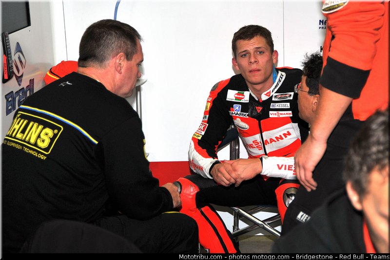 moto2_bradl_009_australie_philip_island_2011