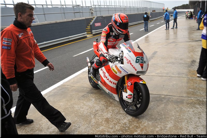 moto2_bradl_011_australie_philip_island_2011