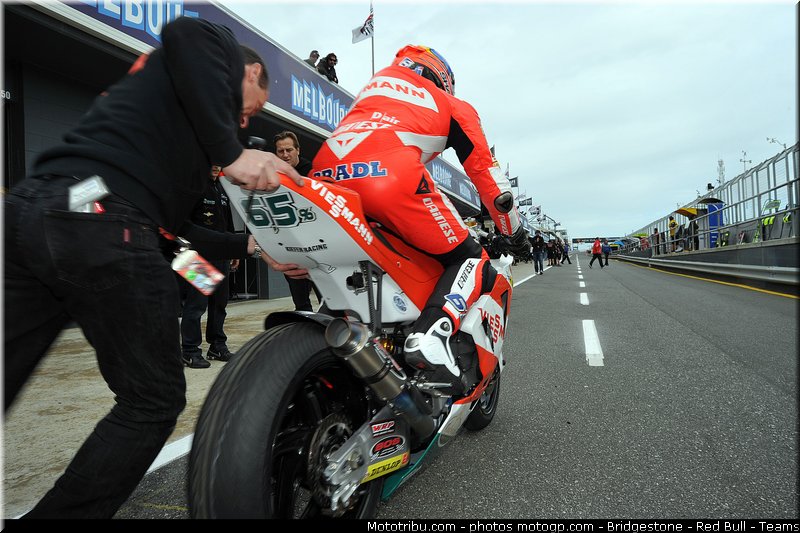 moto2_bradl_013_australie_philip_island_2011